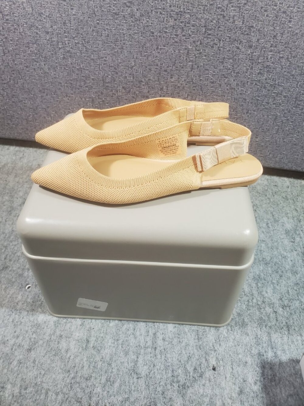 Tahari NEW Size 9 Camel Singapore Woven Pointed Toe Knit Sling Back Flat Shoes